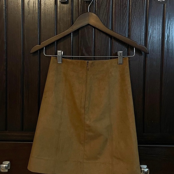 Aritiza Babaton suede skirt - Picture 2 of 2